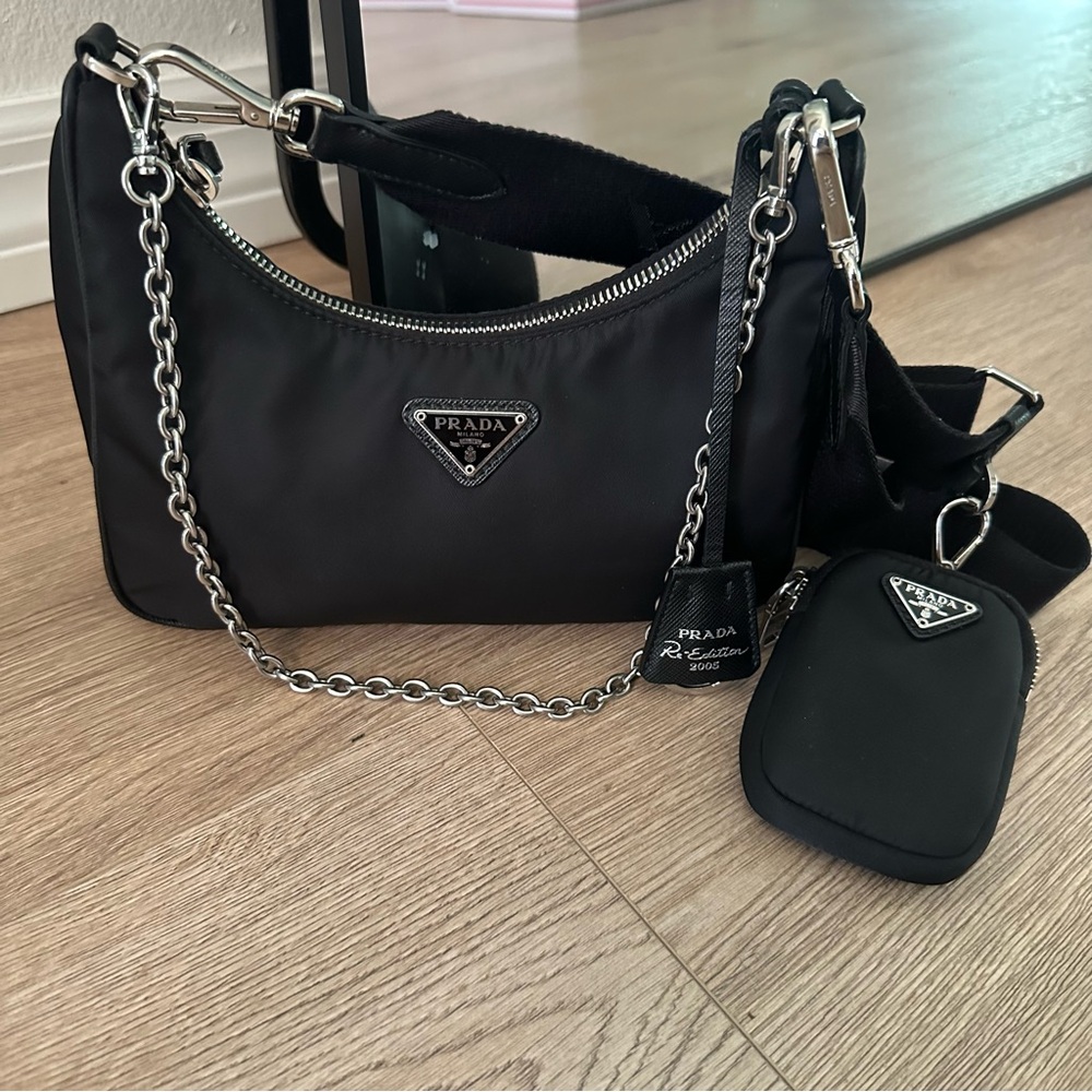 Authentic Prada Re-Edition‎ 2005 Re-Nylon bag - Picture 2 of 10